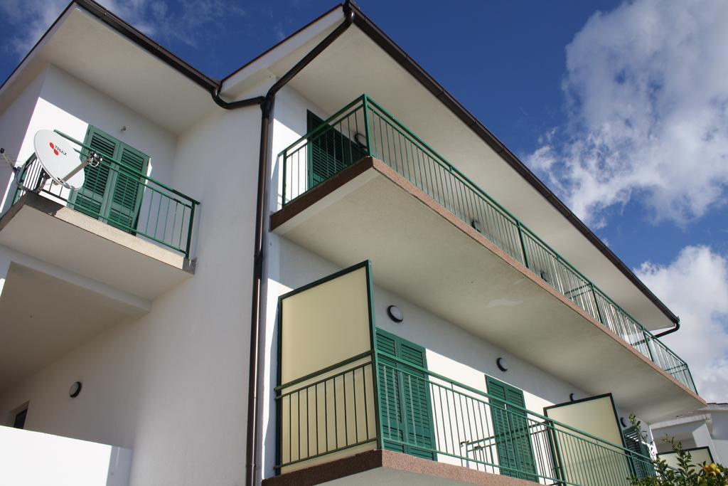Apartments Juric Брела Екстериор снимка