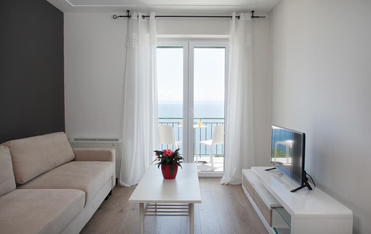 Apartments Juric Брела Екстериор снимка