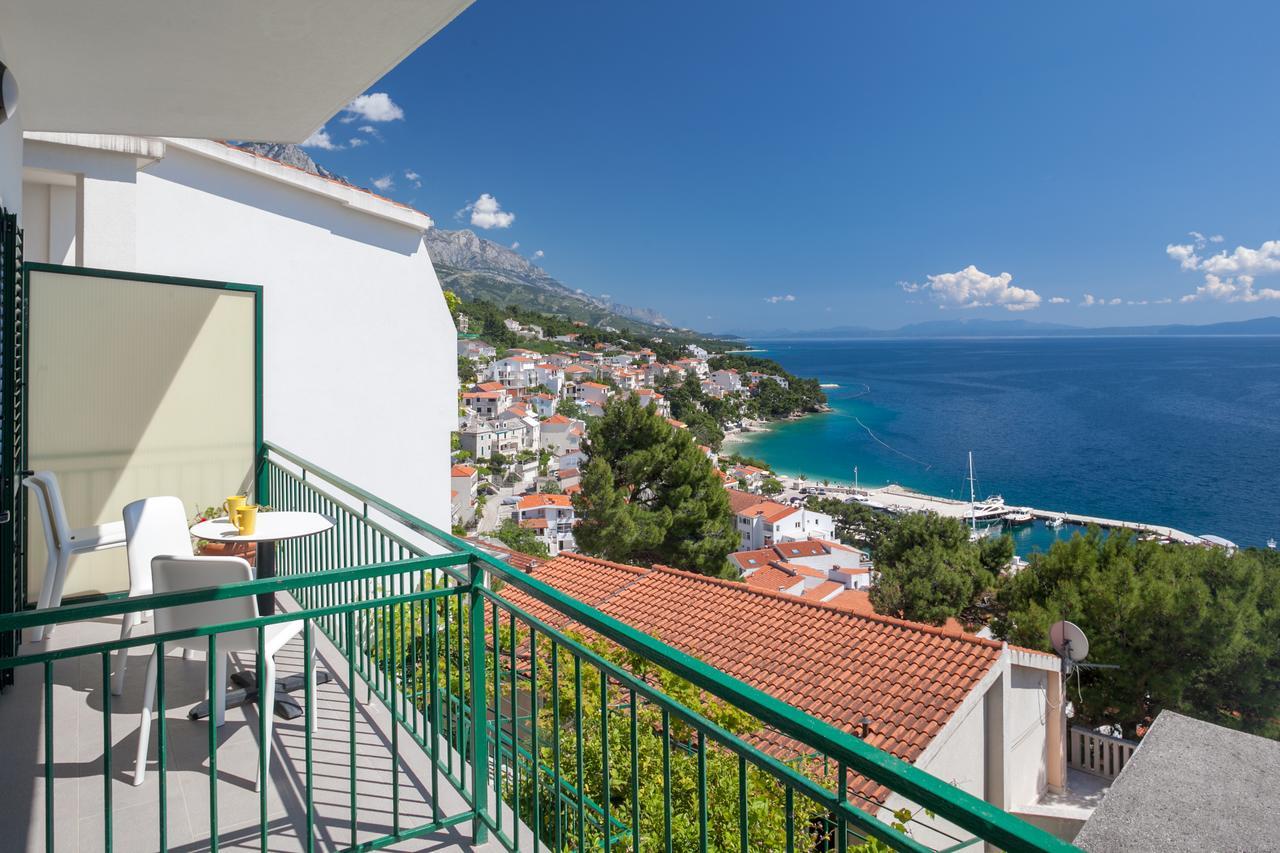 Apartments Juric Брела Екстериор снимка