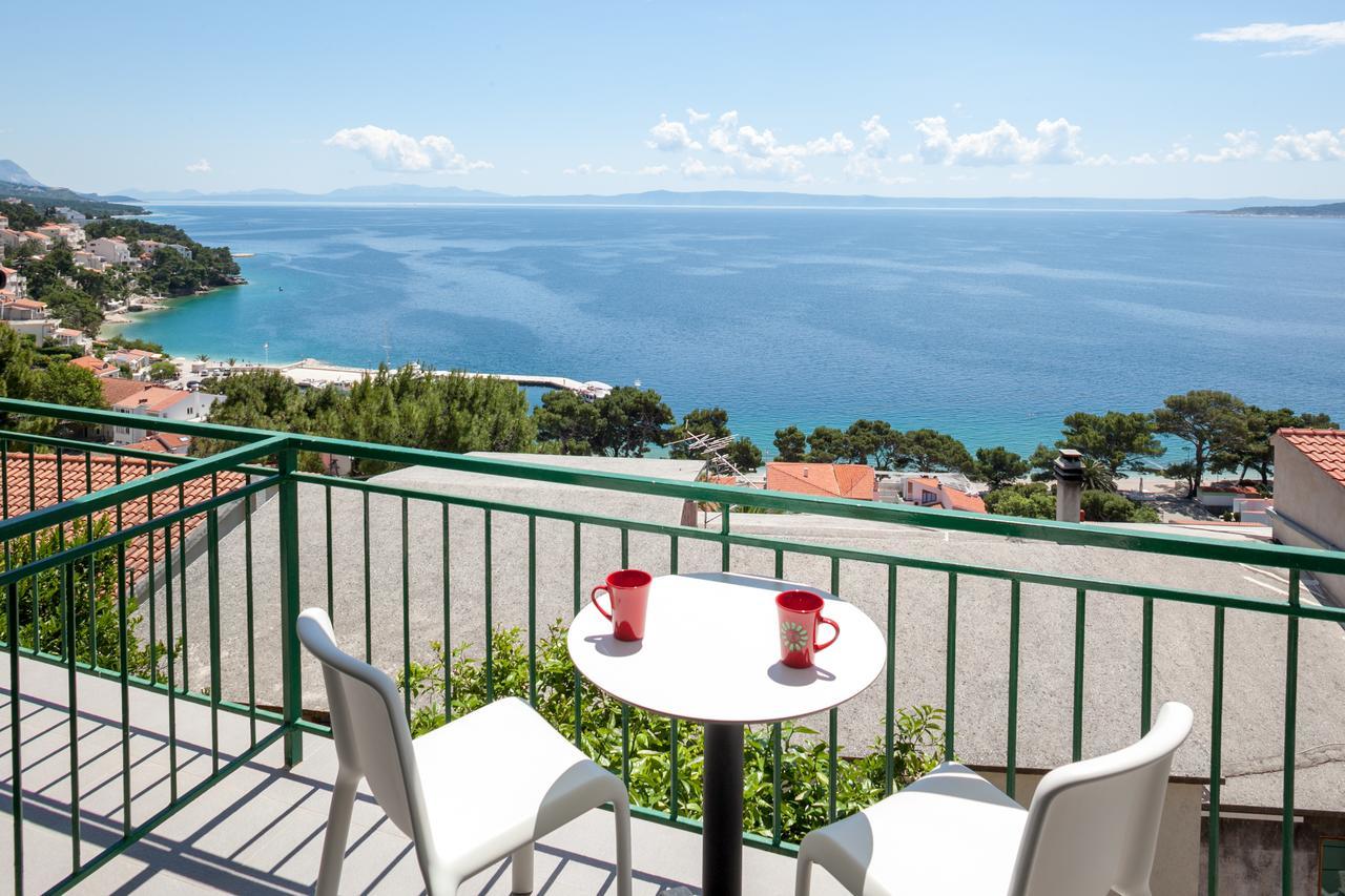 Apartments Juric Брела Екстериор снимка