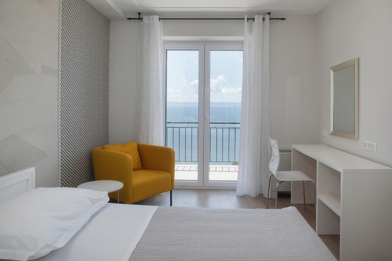 Apartments Juric Брела Екстериор снимка