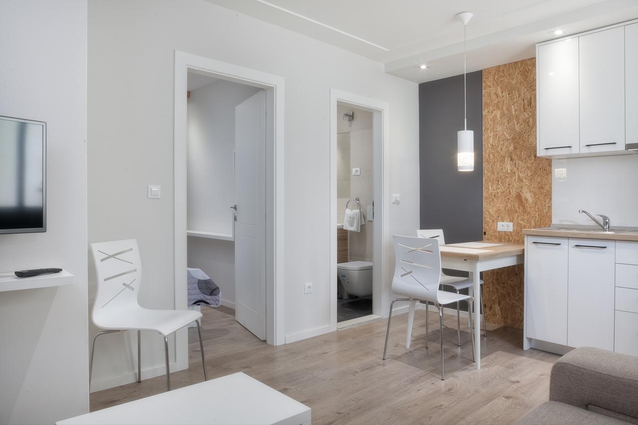 Apartments Juric Брела Екстериор снимка