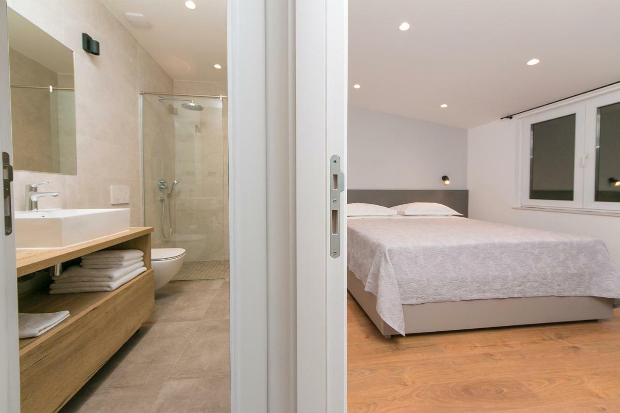 Apartments Juric Брела Екстериор снимка