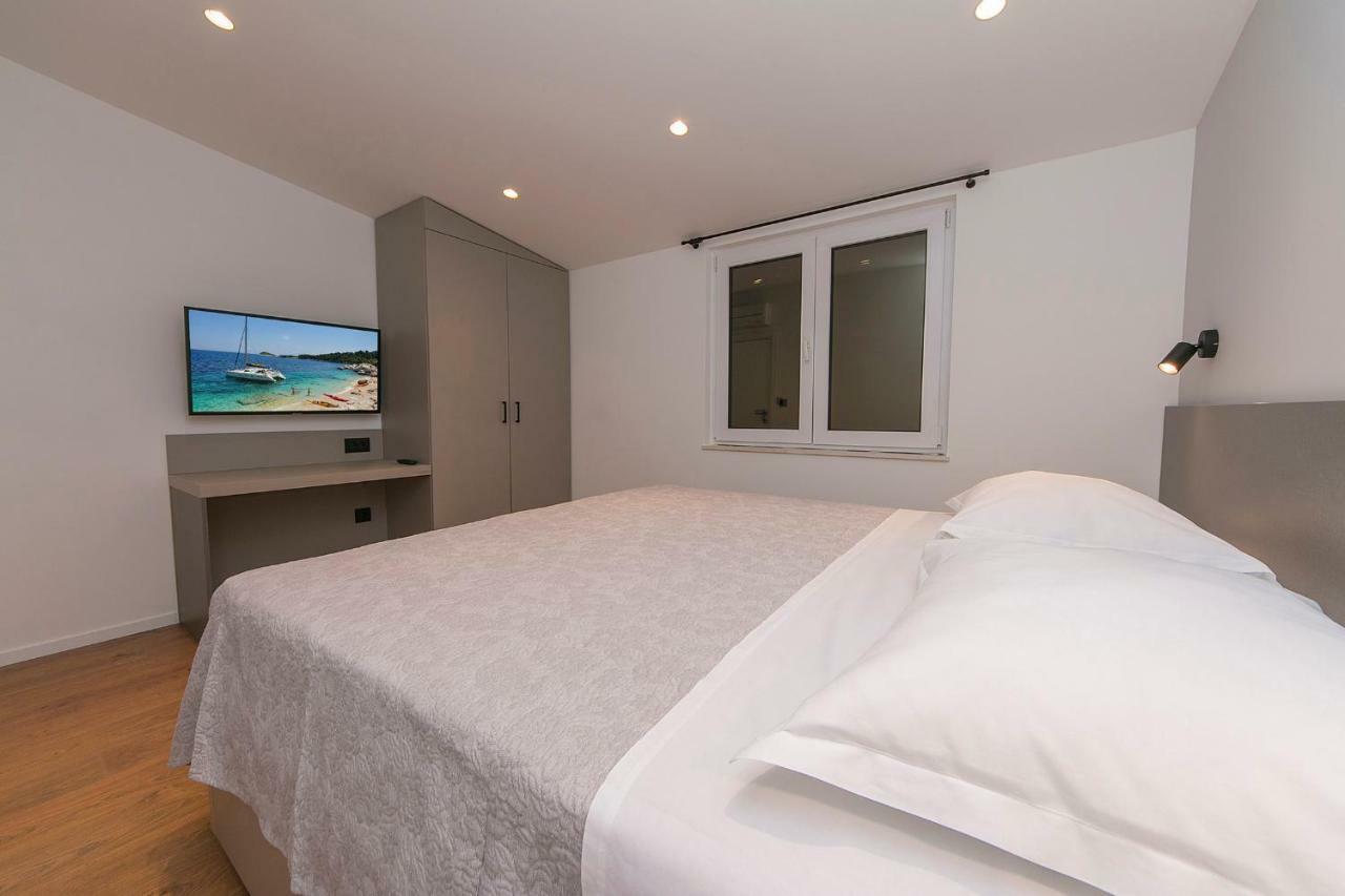 Apartments Juric Брела Екстериор снимка