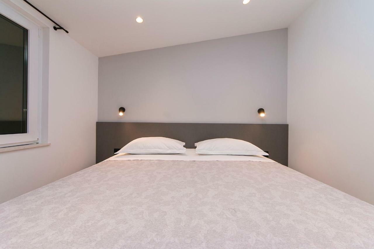 Apartments Juric Брела Екстериор снимка