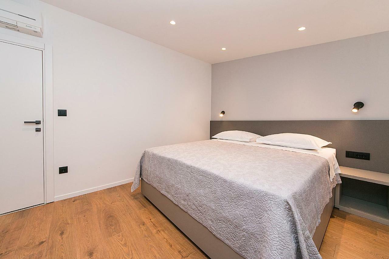 Apartments Juric Брела Екстериор снимка